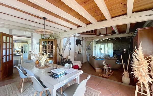 Maison à vendre    5 pièces • 181,57 m2 Briscous