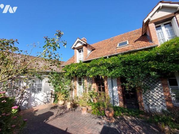 OLIVET - MAISON + MAISON D'AMIS + GARAGES + DEPENDANCE SUR TERRAIN DE 2612m²