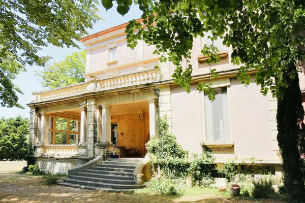 Aigues-Mortes (30220) RARE, 10 mn des plages, " CHÂTEAU ", 8 ha env clôturés, parc