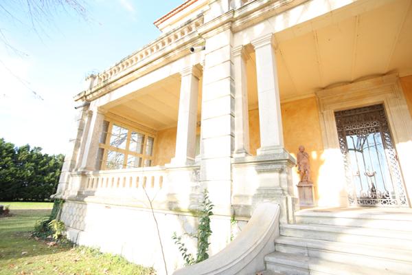 Aigues-Mortes (30220) RARE, 10 mn des plages, " CHÂTEAU ", 8 ha env clôturés, parc