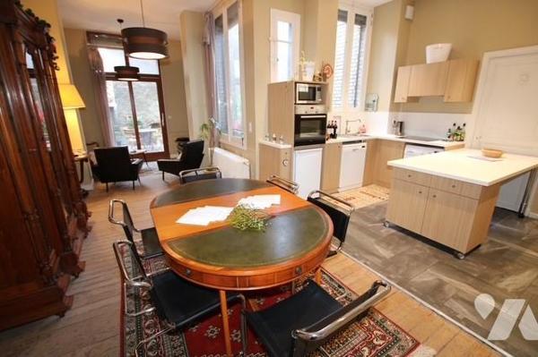 Hyper centre : appartement de 6 pièces avec terrasses