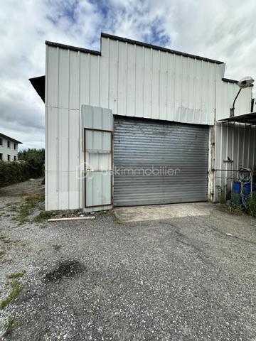 Local d activites de 300 m²