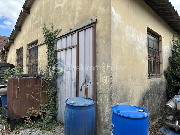 Local d activites de 300 m²