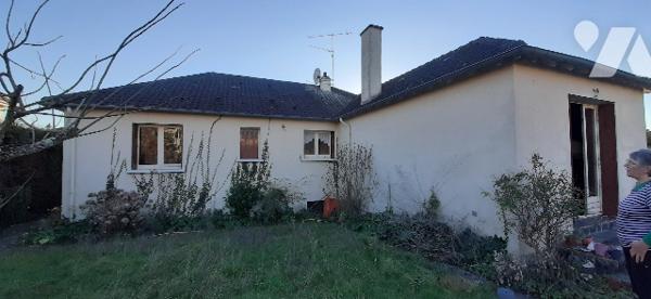 Pavillon sur sous-sol comprenant: 3 chbs, SAM, salon, cuisine aménagée, salle d'eau, wc