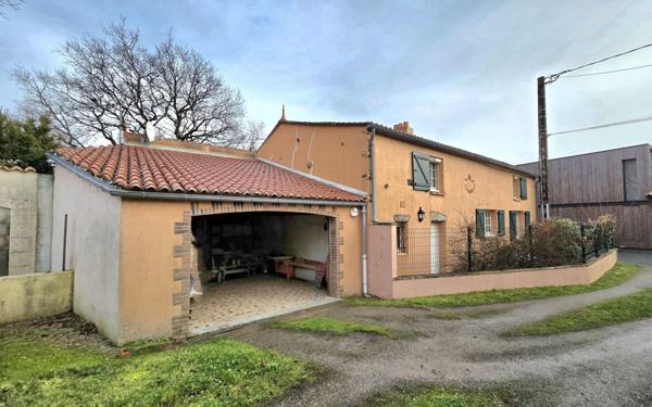 Maison à vendre    4 pièces •  Saint-André-Treize-Voies