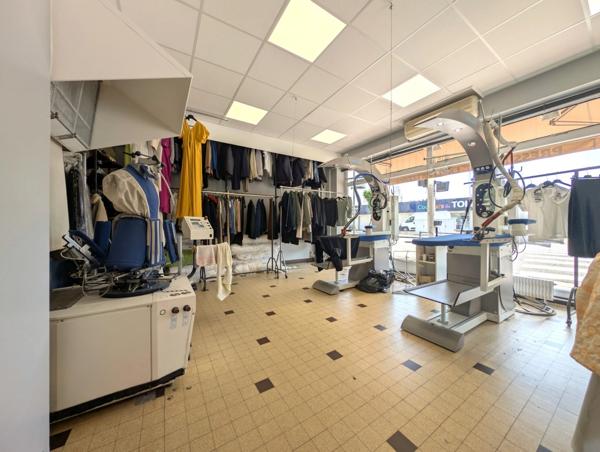 À VENDRE – PRESSING / BLANCHISSERIE – ROANNE CENTRE (42)