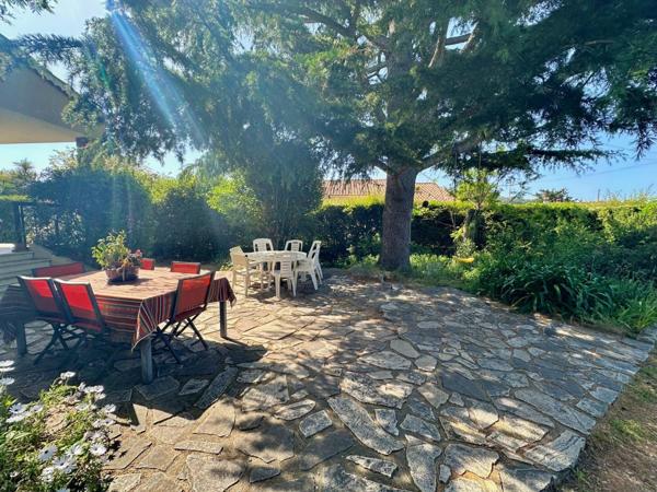 Six Fours les plages, maison individuelle T7 de 130 m2 sur parcelle de 950 m2 avec piscine et garage
