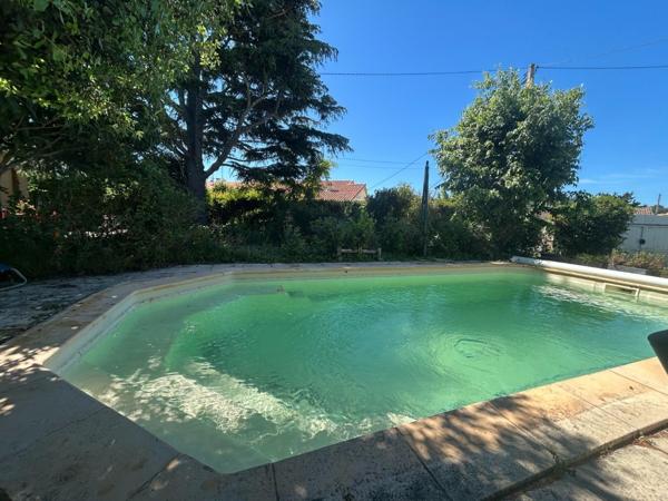 Six Fours les plages, maison individuelle T7 de 130 m2 sur parcelle de 950 m2 avec piscine et garage