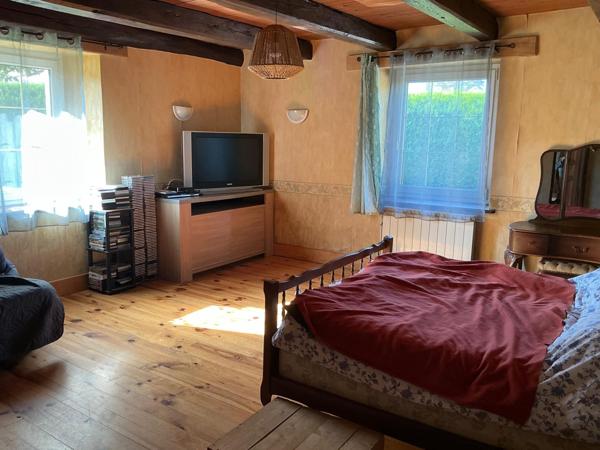 Maison 230m², 6 pièces,3 chambres,dépendances,7000m² de terrain.