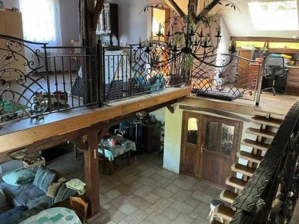 Maison 230m², 6 pièces,3 chambres,dépendances,7000m² de terrain.