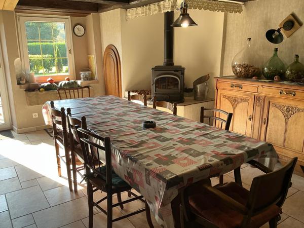 Maison 230m², 6 pièces,3 chambres,dépendances,7000m² de terrain.