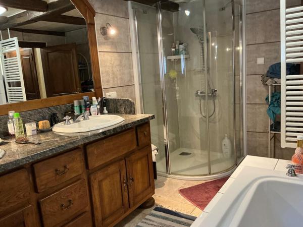 Maison 230m², 6 pièces,3 chambres,dépendances,7000m² de terrain.