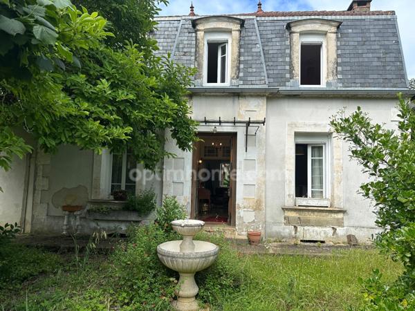 Maison de ville avec charme et caractère, spacieuse dépendance en pierre, jardin de 2000 M2.