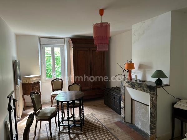 Maison de ville avec charme et caractère, spacieuse dépendance en pierre, jardin de 2000 M2.