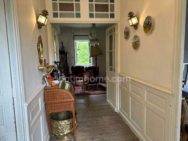 Maison de ville avec charme et caractère, spacieuse dépendance en pierre, jardin de 2000 M2.