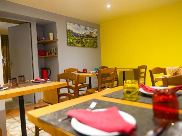 Immeuble - Vallee d'aspe - Réf.:205433 VALLEE D'ASPE - ANCIEN RESTAURANT ET CHAMBRES D’HÔTES – FORT POTENTIEL -
