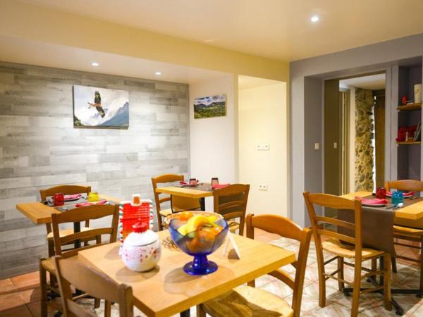 Immeuble - Vallee d'aspe - Réf.:205433 VALLEE D'ASPE - ANCIEN RESTAURANT ET CHAMBRES D’HÔTES – FORT POTENTIEL -