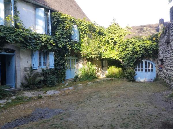 Maison - Proximite oloron-sainte-marie - Réf.:205405 PROXIMITE IMMEDIATE OLORON - BELLE MAISON AVEC DEPENDANCES - CHARME DE L'ANCIEN
