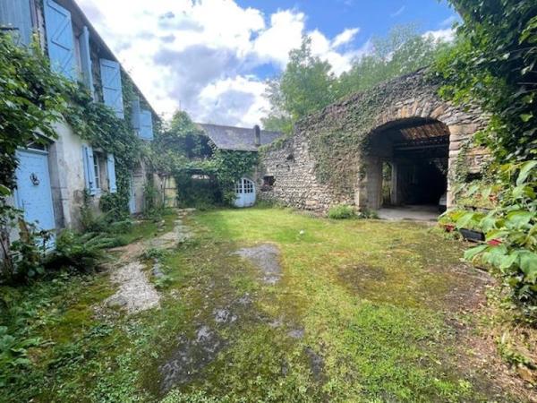 Maison - Proximite oloron-sainte-marie - Réf.:205405 PROXIMITE IMMEDIATE OLORON - BELLE MAISON AVEC DEPENDANCES - CHARME DE L'ANCIEN