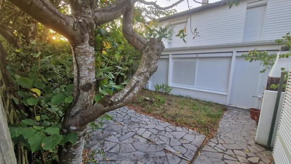 CORBIAC, MAISON 3 CHAMBRES, JARDINS ET GARAGE