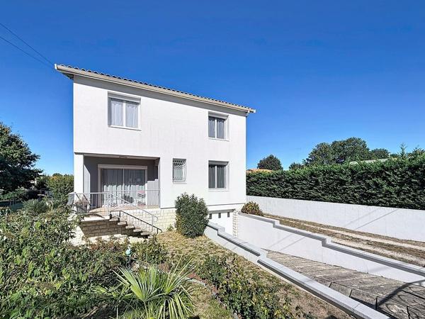 Maison
         6 pièces
        - 138 m² 358 000 €*