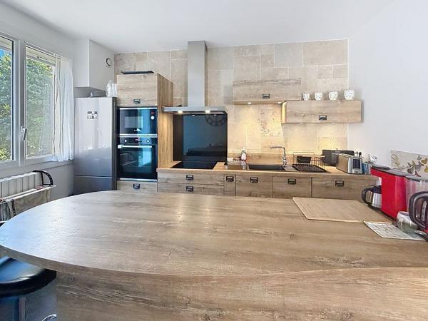Maison
         6 pièces
        - 138 m² 358 000 €*