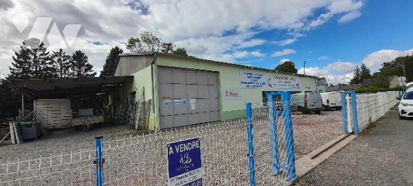 Immeuble comprenant local d'activité et maison d'habitation