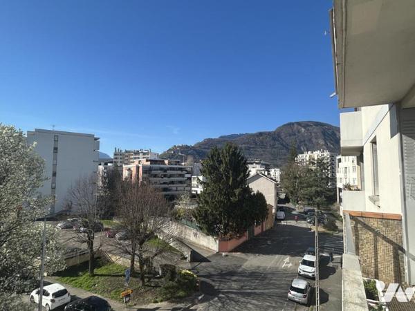 APPARTEMENT T3  AVEC BALCON