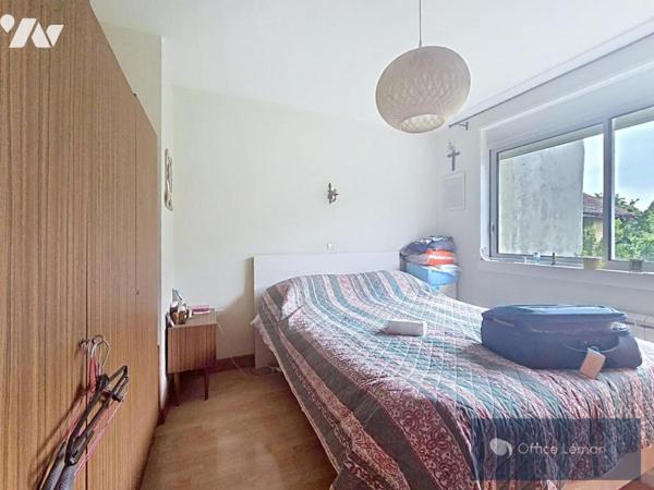 Immeuble de rapport avec local commercial et deux appartements – Ferney-Voltaire