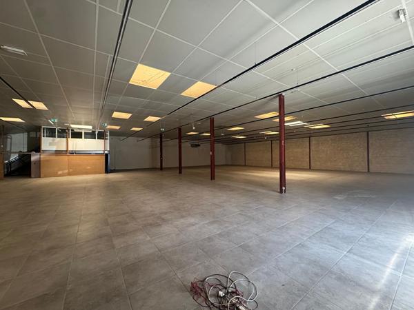 Local commerciale de 705m2 entre Narbonne et Carcassonne