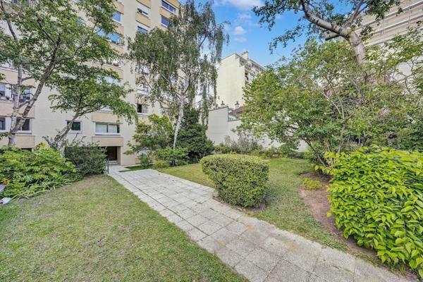 Appartement à vendre à Paris 11e arrondissement à Paris (75011), ref : STUDIO NATION   
NATION