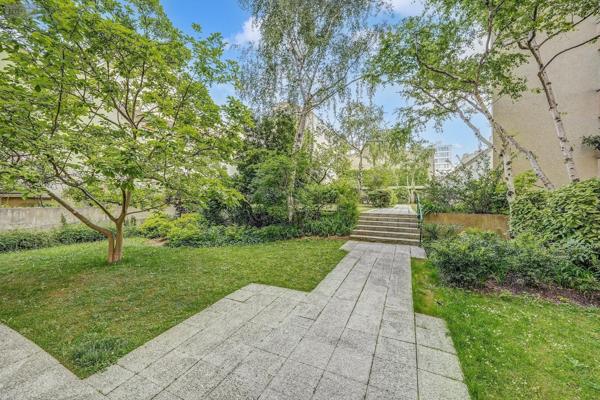 Appartement à vendre à Paris 11e arrondissement à Paris (75011), ref : STUDIO NATION   
NATION