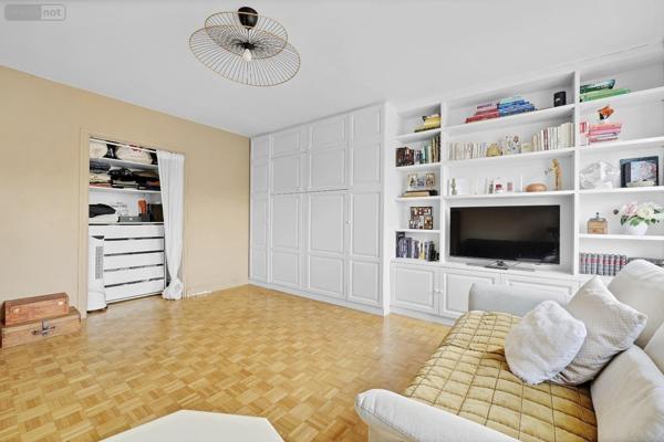 Appartement à vendre à Paris 11e arrondissement à Paris (75011), ref : STUDIO NATION   
NATION