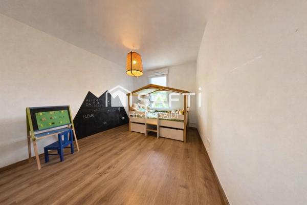 T4 récent 2021 lumineux avec balcon + garage possible – 10 min métro Valmy / Gorge de Loup – aucun travaux