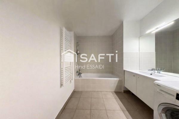 T4 récent 2021 lumineux avec balcon + garage possible – 10 min métro Valmy / Gorge de Loup – aucun travaux