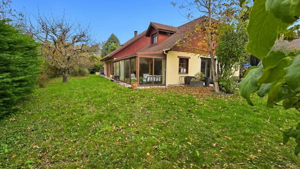 Maison au calme avec grand terrain piscinable !