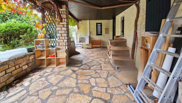 Maison au calme avec grand terrain piscinable !