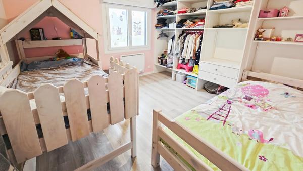 Maison au calme avec grand terrain piscinable !