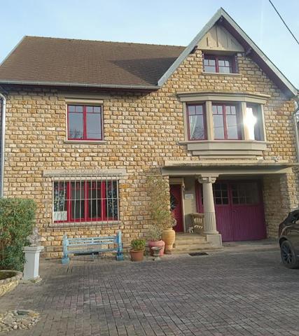 Maison  8 pièce(s) 201 m2 Lamarche sur Saône