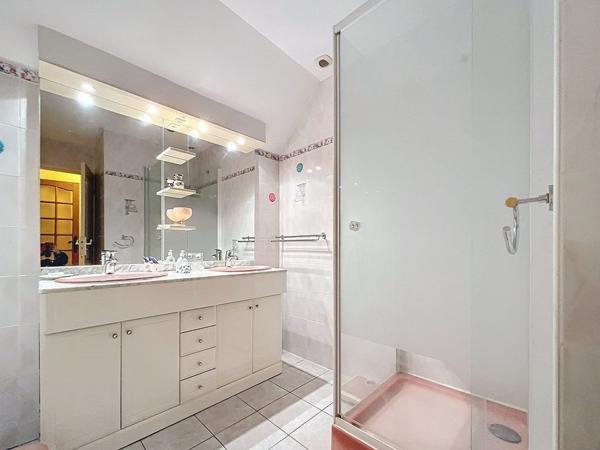 Maison  8 pièce(s) 201 m2 Lamarche sur Saône