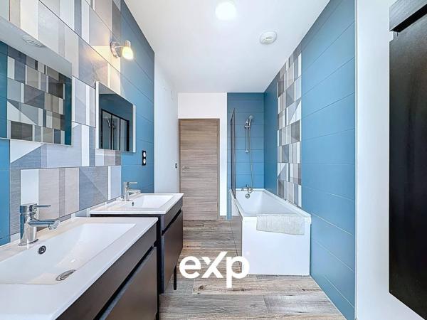 Maison contemporaine avec piscine et terrasse plein sud – Woippy Village