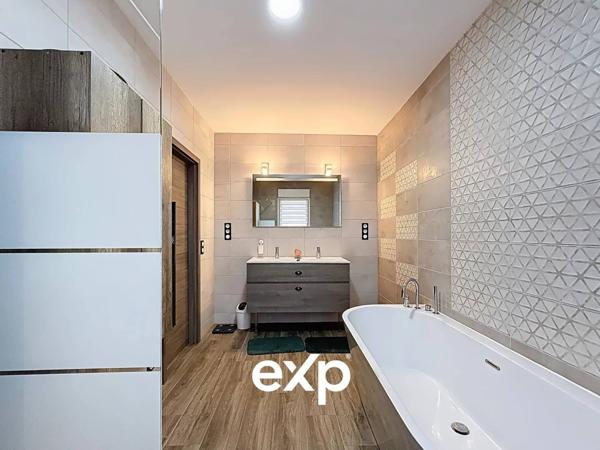 Maison contemporaine avec piscine et terrasse plein sud – Woippy Village