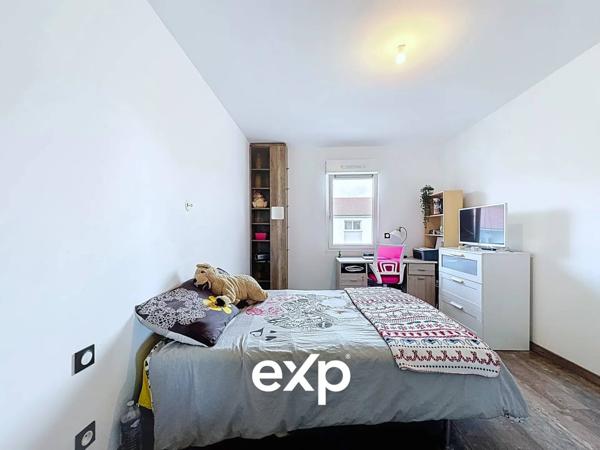 Maison contemporaine avec piscine et terrasse plein sud – Woippy Village