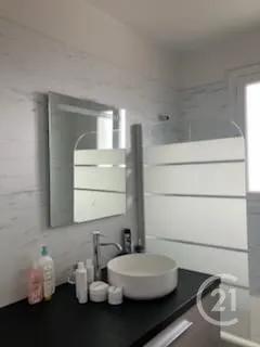 Appartement F3 à vendre  3 pièces - 58 m 2   AURILLAC  - 15
