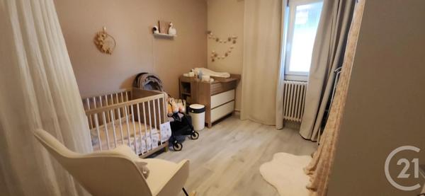 Appartement F3 à vendre  3 pièces - 58 m 2   AURILLAC  - 15