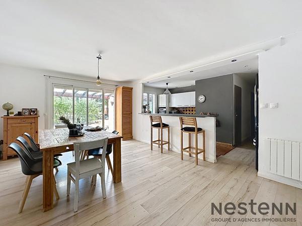 Pourrières - Villa T8 - 5 chambres 200 m2 - piscine, garage et terrain plat arboré de 2 200 m² au calme absolu