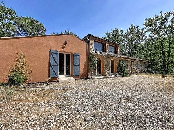 Pourrières - Villa T8 - 5 chambres 200 m2 - piscine, garage et terrain plat arboré de 2 200 m² au calme absolu