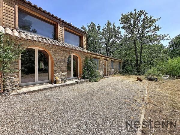 Pourrières - Villa T8 - 5 chambres 200 m2 - piscine, garage et terrain plat arboré de 2 200 m² au calme absolu