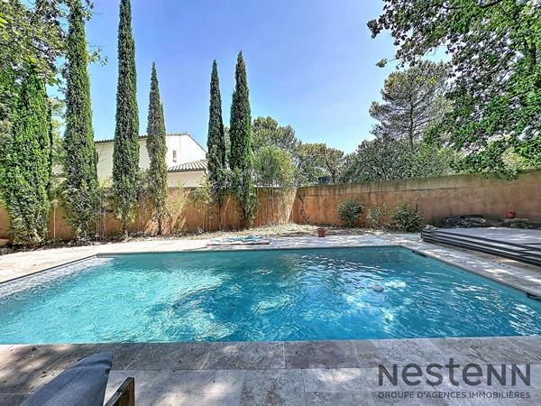 Pourrières - Villa T8 - 5 chambres 200 m2 - piscine, garage et terrain plat arboré de 2 200 m² au calme absolu