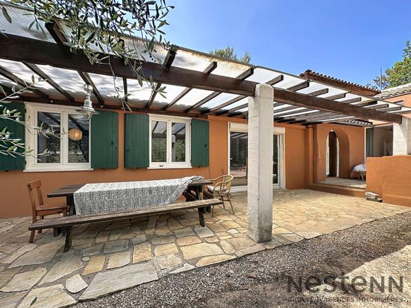 Pourrières - Villa T8 - 5 chambres 200 m2 - piscine, garage et terrain plat arboré de 2 200 m² au calme absolu
